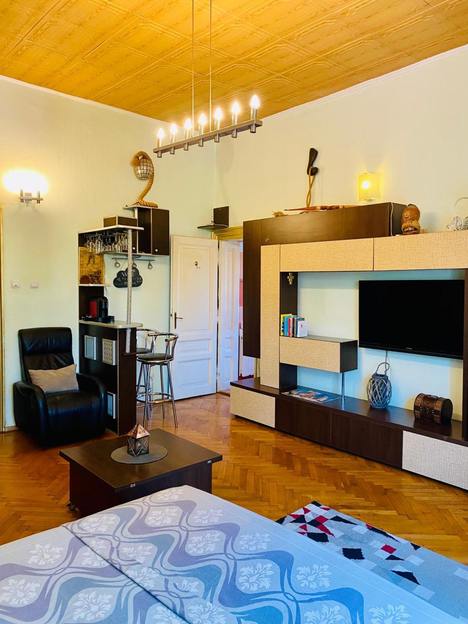 Central 2 Bedrooms Apartment براشوف المظهر الخارجي الصورة